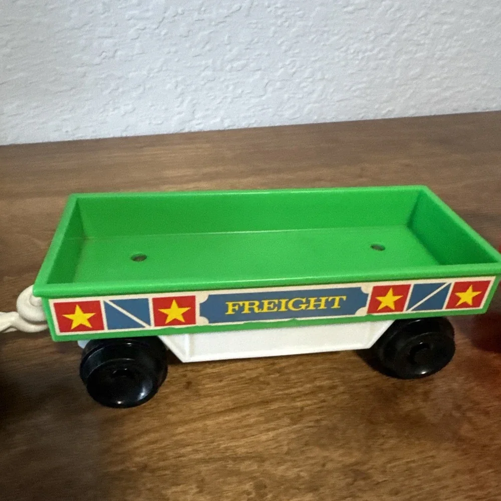 Vintage Fisher Price 3 Pc Express Train 2581 Engine Freight Car Caboose VCG '86